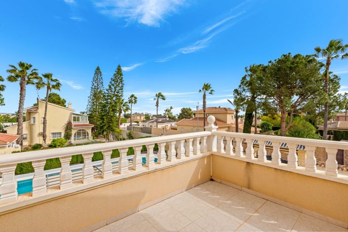 Image No.32-4 Bed Villa for sale