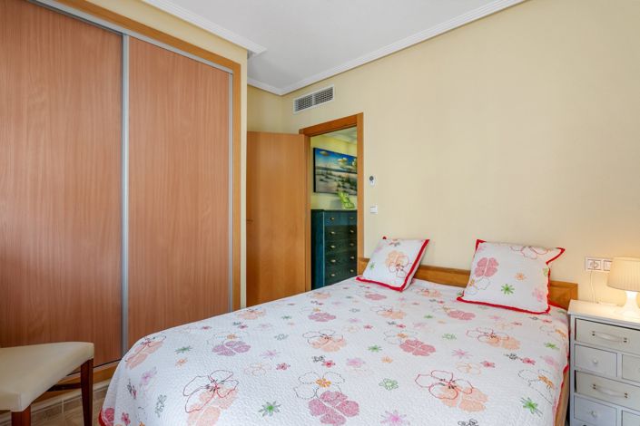 Image No.13-3 Bed Property for sale