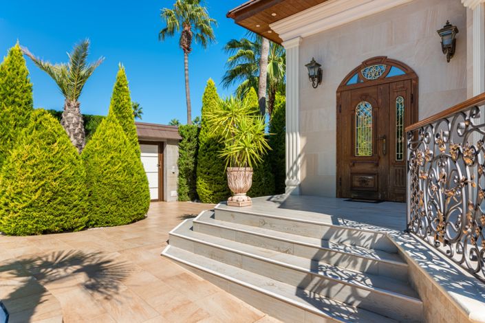 Image No.8-5 Bed Villa for sale