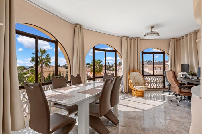 Image No.10-5 Bed Villa for sale