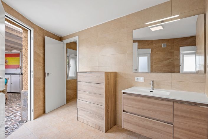 Image No.28-5 Bed Villa for sale