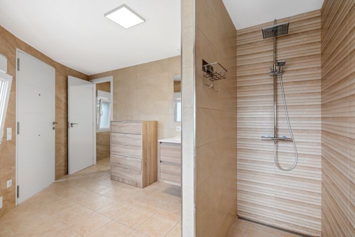 Image No.30-5 Bed Villa for sale