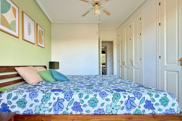 Image No.19-2 Bed Townhouse for sale