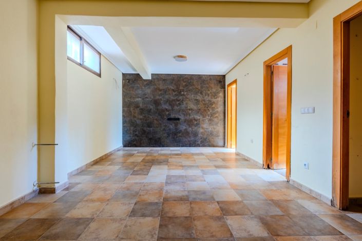 Image No.10-6 Bed Villa for sale