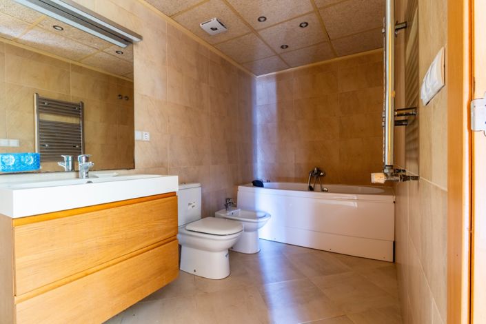 Image No.19-6 Bed Villa for sale