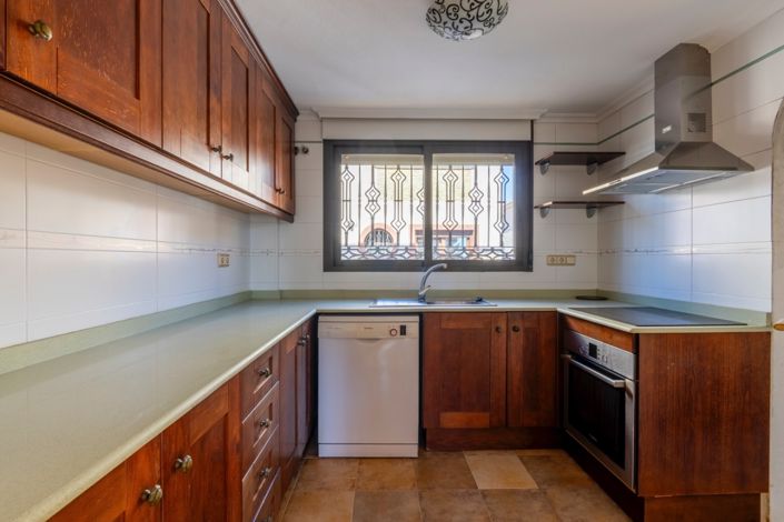 Image No.5-6 Bed Villa for sale