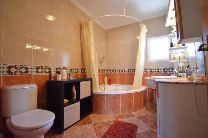 Image No.14-3 Bed Townhouse for sale