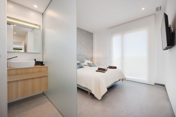 Image No.20-2 Bed Property for sale