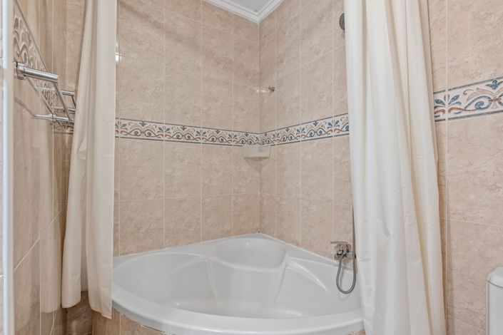 Image No.17-2 Bed Townhouse for sale