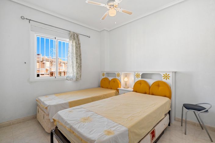 Image No.18-2 Bed Townhouse for sale