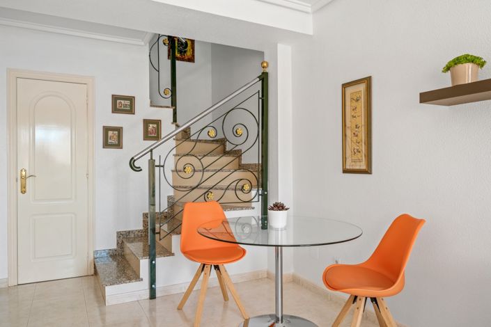 Image No.6-2 Bed Townhouse for sale