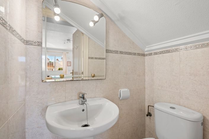 Image No.7-2 Bed Townhouse for sale