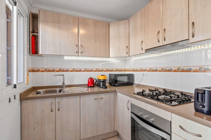 Image No.8-2 Bed Townhouse for sale