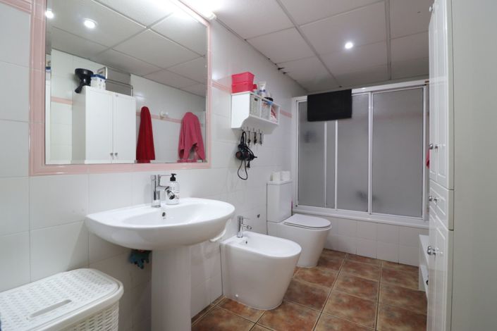 Image No.14-3 Bed Property for sale