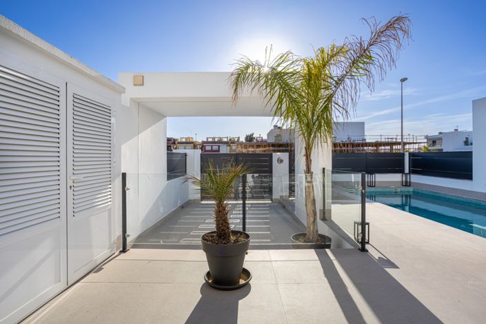 Image No.2-4 Bed Villa for sale