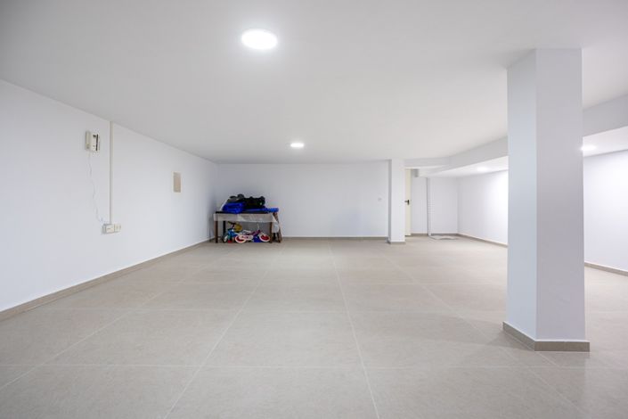 Image No.29-4 Bed Villa for sale