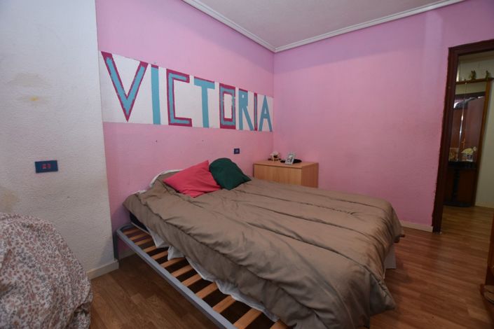 Image No.10-2 Bed Property for sale