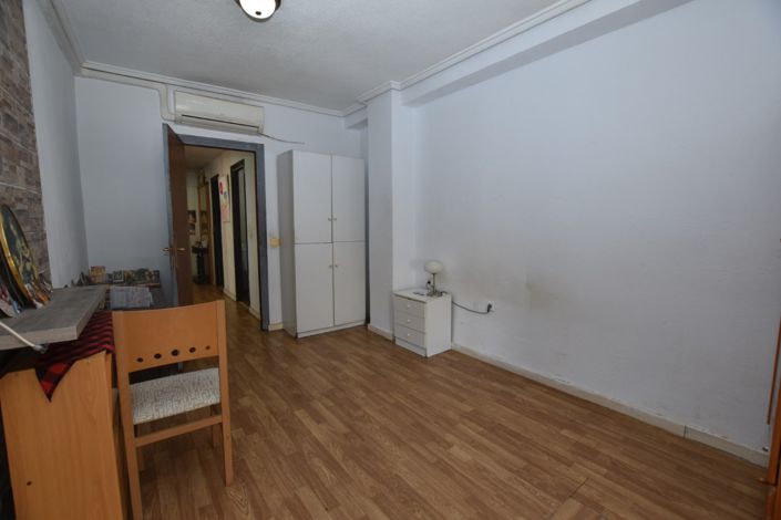 Image No.12-2 Bed Property for sale