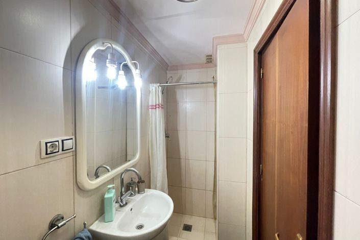 Image No.18-2 Bed Property for sale