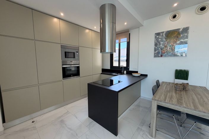 Image No.10-3 Bed Villa for sale