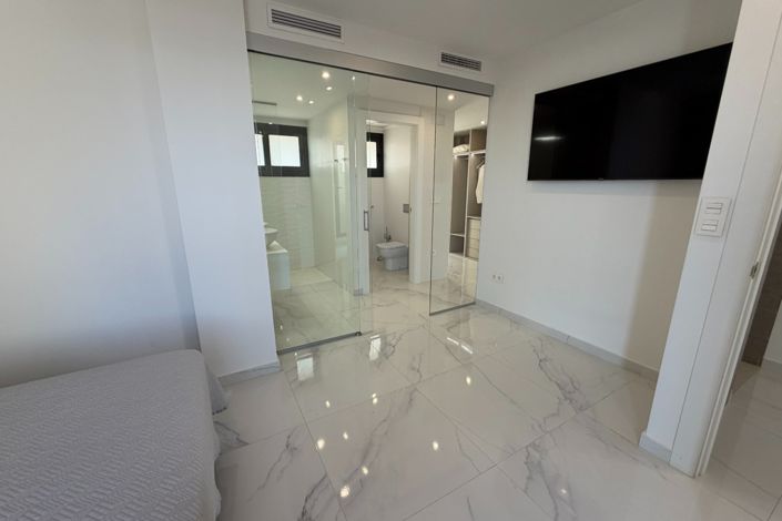 Image No.17-3 Bed Villa for sale