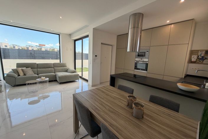 Image No.9-3 Bed Villa for sale