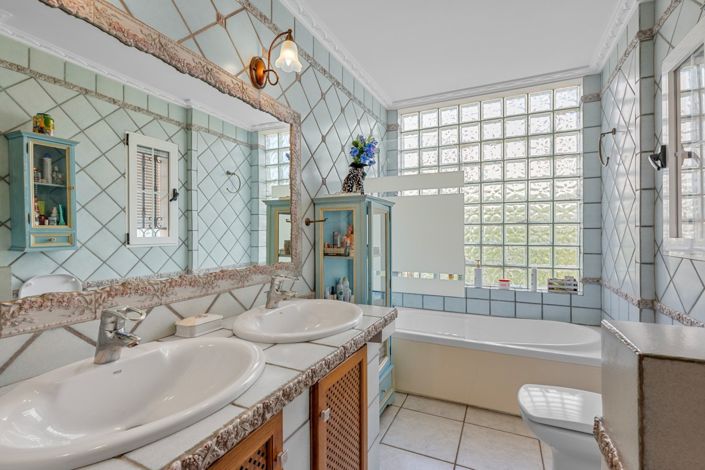 Image No.26-6 Bed Villa for sale