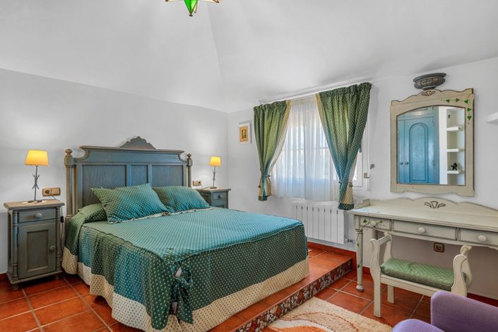 Image No.41-6 Bed Villa for sale