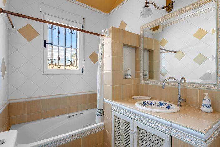 Image No.43-6 Bed Villa for sale