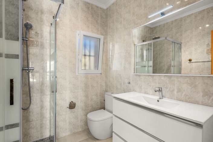 Image No.17-3 Bed Villa for sale