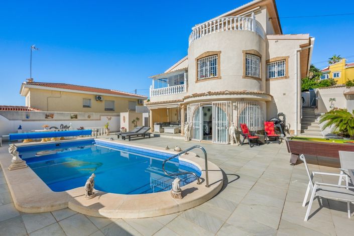 Image No.2-3 Bed Villa for sale