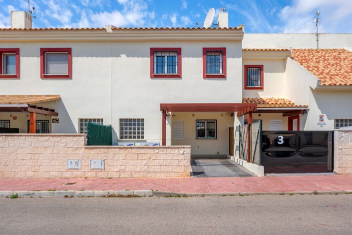 Image No.26-3 Bed Townhouse for sale