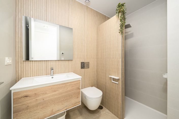 Image No.12-2 Bed Property for sale