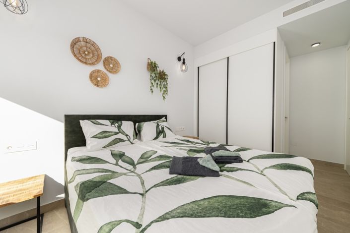 Image No.18-2 Bed Property for sale
