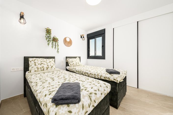 Image No.20-2 Bed Property for sale