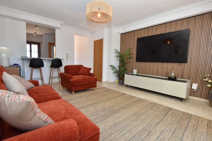 Image No.10-2 Bed Property for sale
