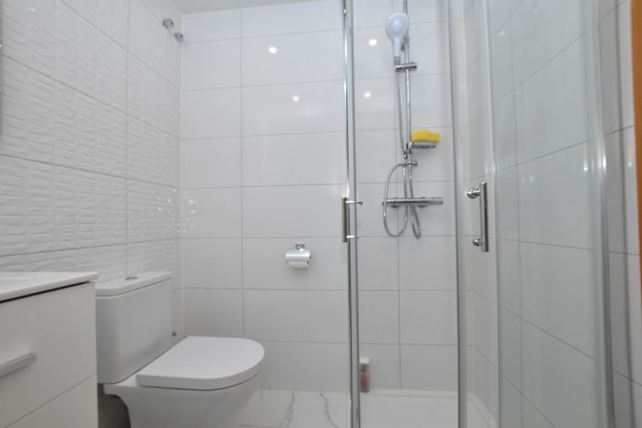 Image No.32-2 Bed Property for sale