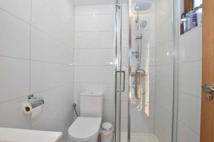Image No.35-2 Bed Property for sale