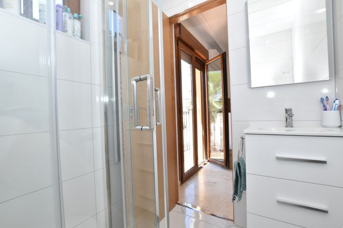 Image No.36-2 Bed Property for sale