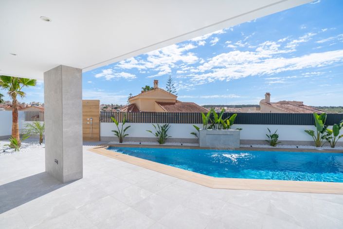 Image No.8-4 Bed Villa for sale