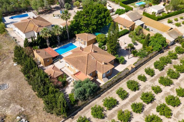 Image No.4-5 Bed Property for sale