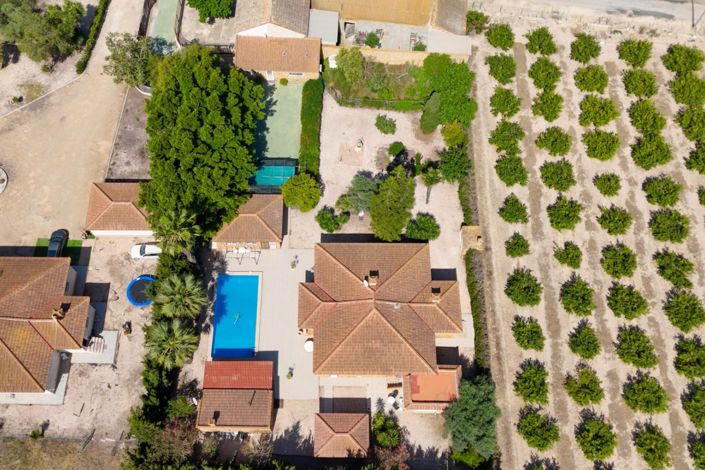 Image No.5-5 Bed Property for sale