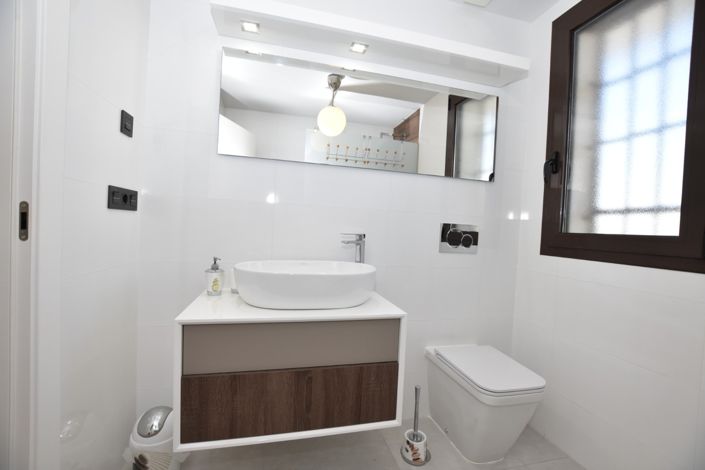 Image No.25-2 Bed Property for sale