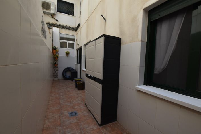 Image No.32-3 Bed Property for sale