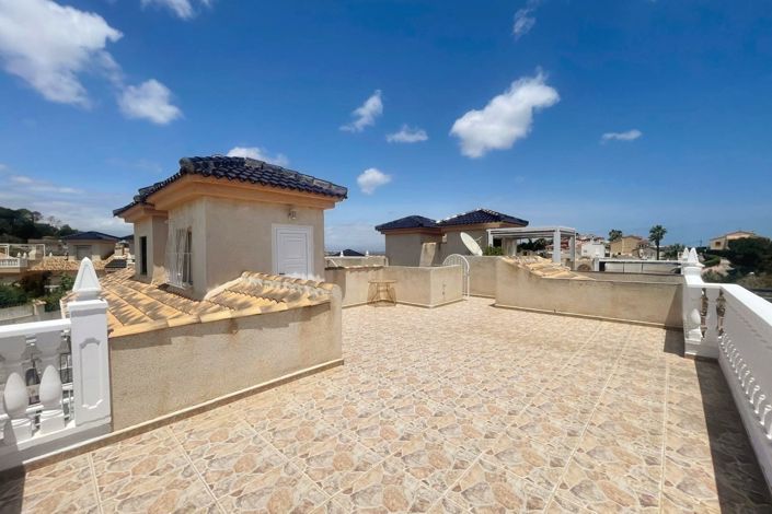 Image No.18-3 Bed Townhouse for sale