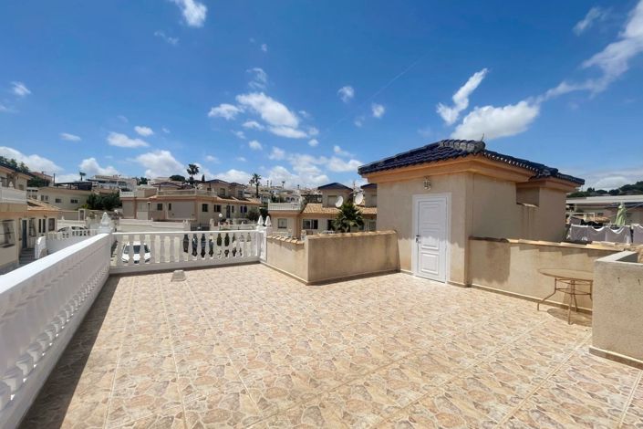 Image No.19-3 Bed Townhouse for sale