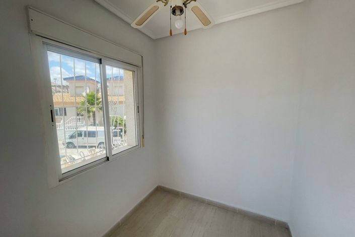 Image No.20-3 Bed Townhouse for sale