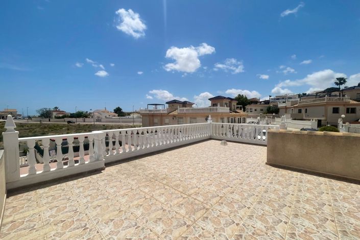 Image No.21-3 Bed Townhouse for sale