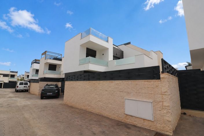 Image No.26-3 Bed Villa for sale