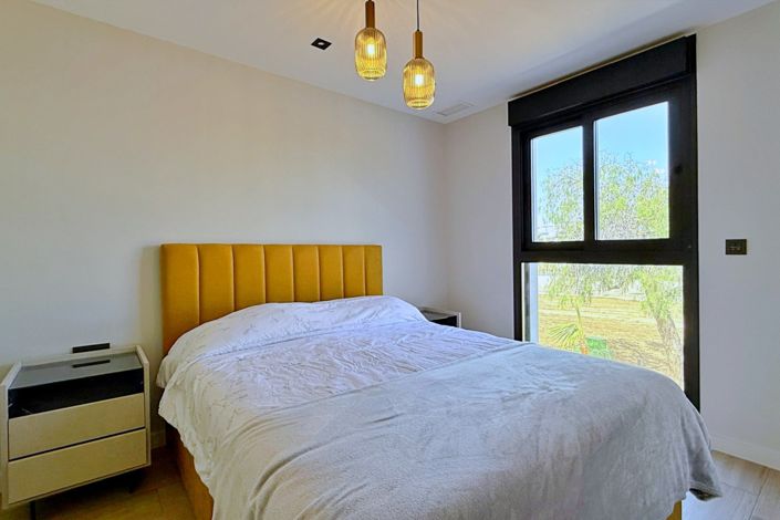 Image No.18-2 Bed Property for sale
